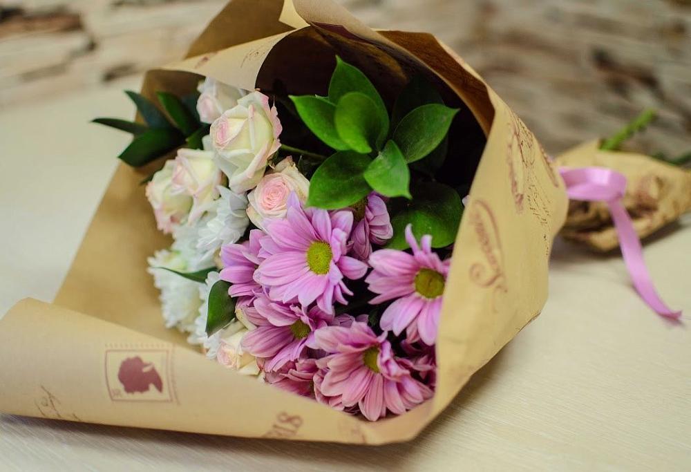 Букет цветов из: Розы и Хризантемы в Наушки