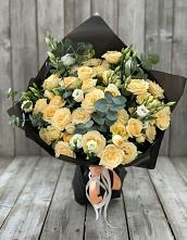 Букет цветов из:  Розы и Лизиантусы в Наушки