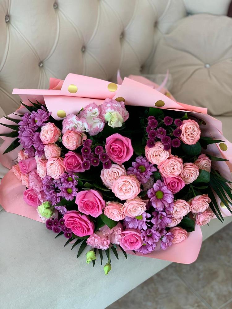 Букет цветов из: Хризантемы, Розы и Лизиантусы в Наушки