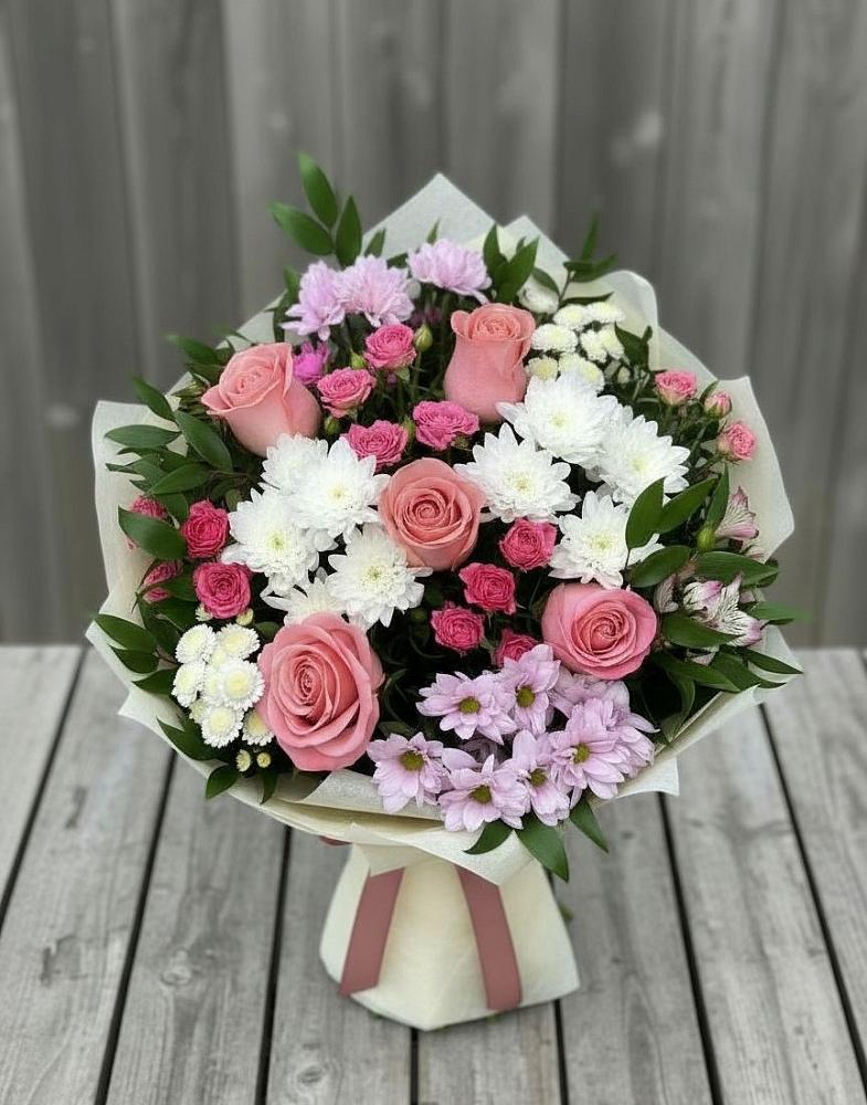 Букет цветов из: Альстромерии, Гвоздики, Розы и Хризантемы в Наушки