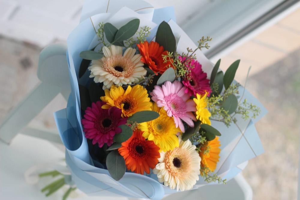 Букет цветов из: Герберы в Наушки