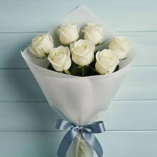 Букет 7 Белых роз Эдлесс Лав в Наушки