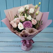 Букет цветов из:  Розы и Лизиантусы в Наушки