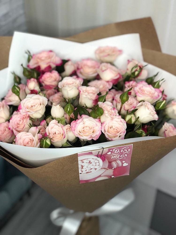 Букет цветов из: Розы в Наушки