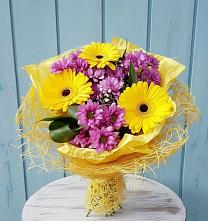 Букет цветов из:  Хризантемы и Герберы в Наушки