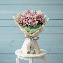 Букет цветов из:  Орхидеи и Розы в Наушки