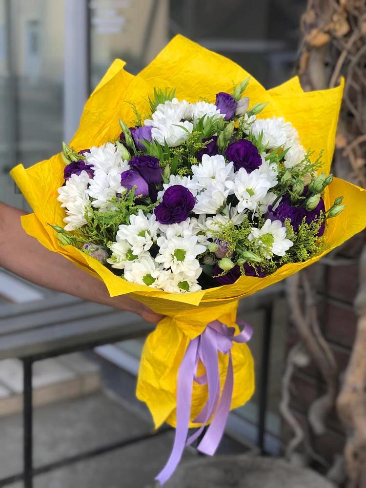 Букет цветов из: Ирисы, Хризантемы и Ромашки в Наушки