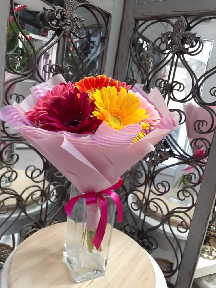 Букет цветов из: Герберы в Наушки