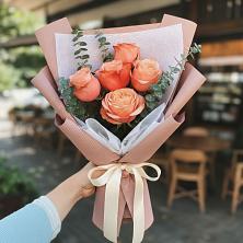 Букет цветов из:  Розы в Наушки