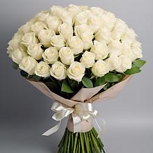 Букет 101 беля роза Белоснежка в Наушки