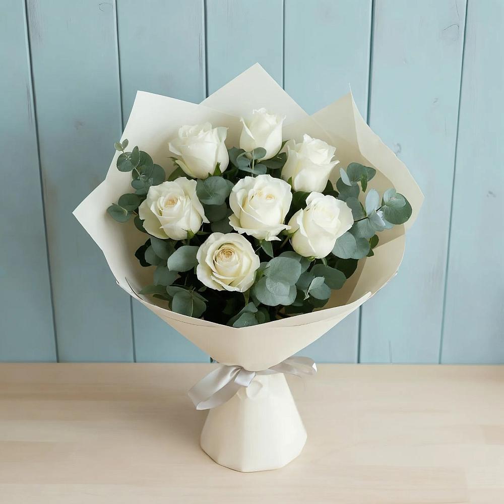 Букет Белые розы в Эвкалипте в Наушки