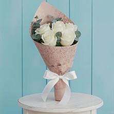 Букет цветов из:  Розы в Наушки