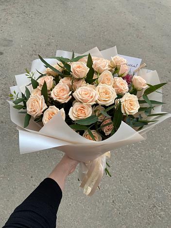 Букет Кремовые розы Латте в Наушки