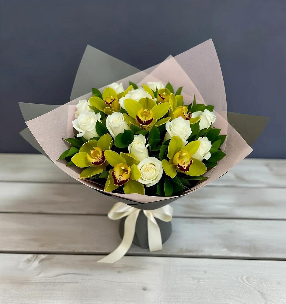 Букет цветов из: Орхидеи и Розы в Наушки