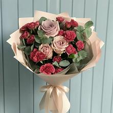 Букет цветов из:  Гвоздики и Розы в Наушки
