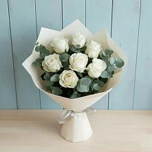 Букет Белые розы в Эвкалипте в Наушки