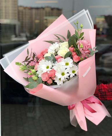 Букет цветов из: Розы, Лизиантусы и Хризантемы в Наушки