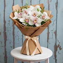 Букет цветов из:  Орхидеи и Розы в Наушки