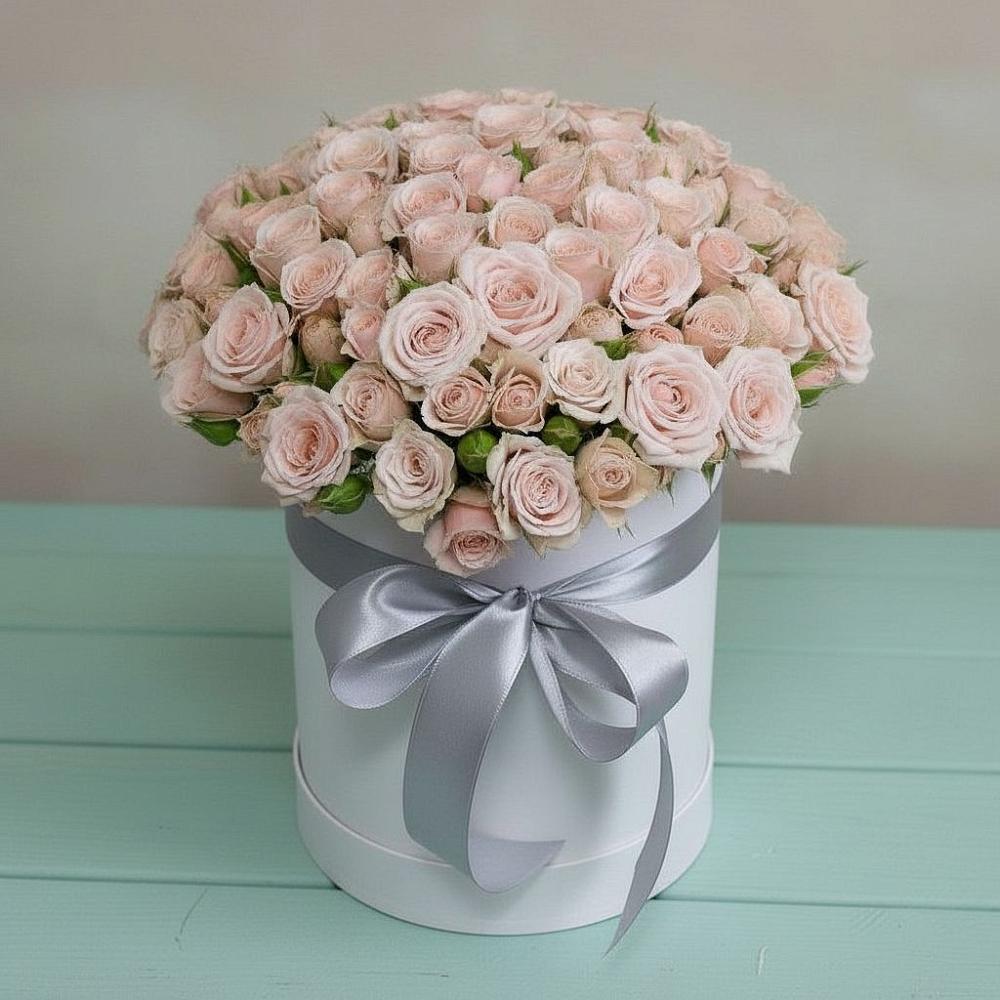 Цветочная композиция из Розы в шляпной коробке в Наушки